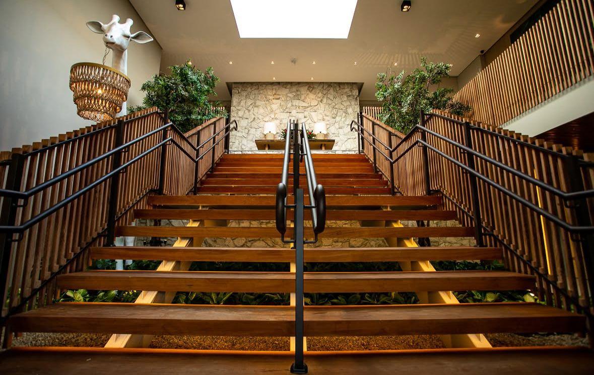 Réveillon Hello 2026 promete experiência premium à beira-mar no Folha Beach Club, em Jurerê In