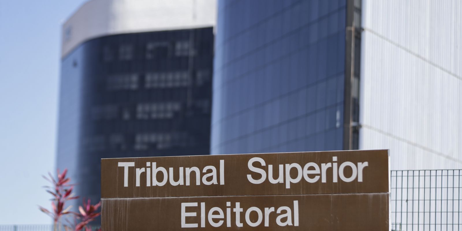 TSE publica acórdão que condenou Castro à inelegibilidade até 2030