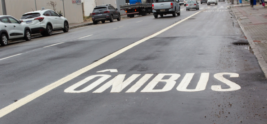 São José reforça sinalização da faixa exclusiva para ônibus na Avenida Presidente Kennedy e alerta motoristas