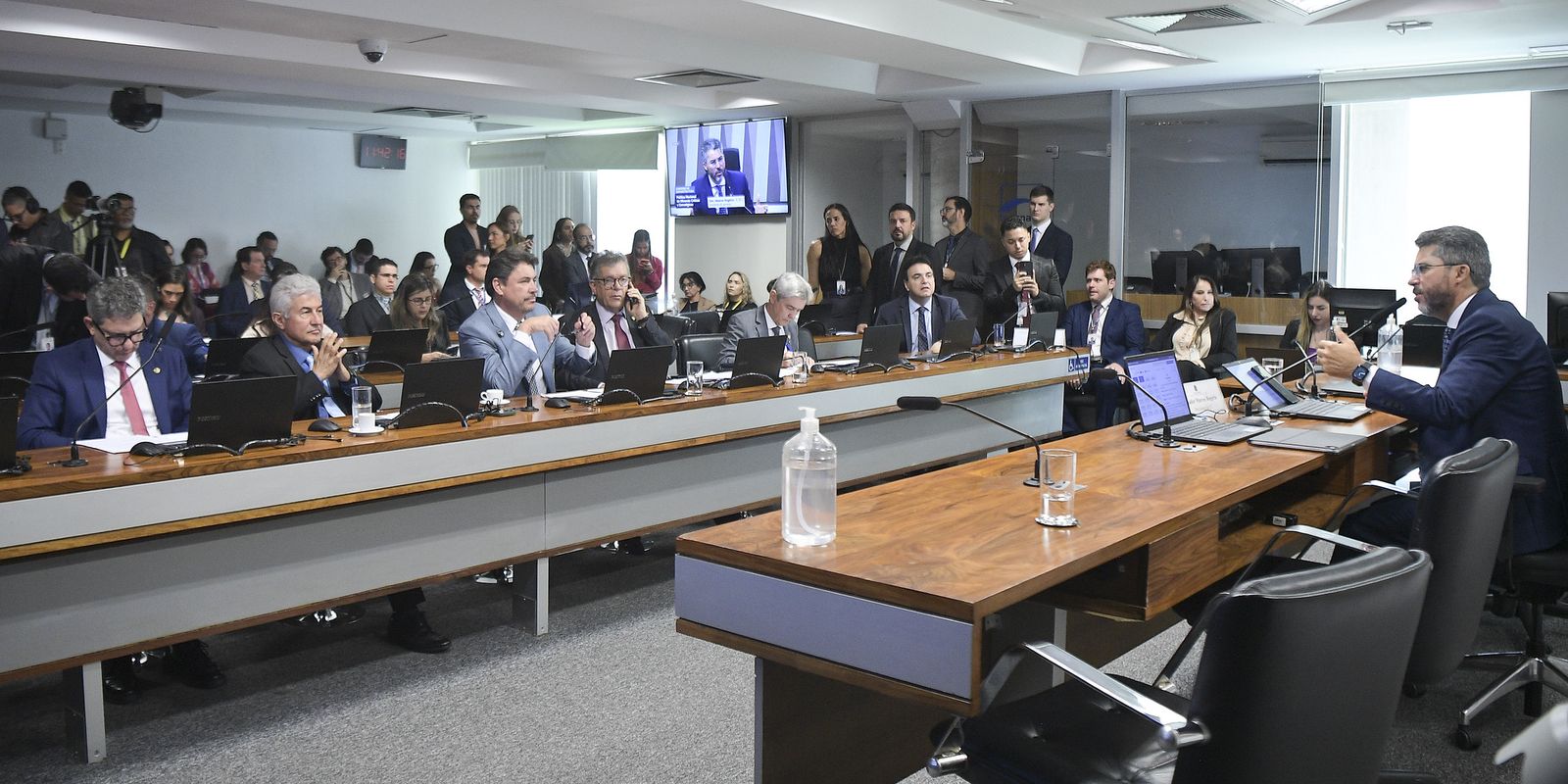 Pedido de vista adia votação da Política de Minerais Críticos