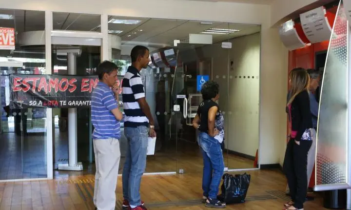 Bancários fazem paralisação nacional de 24 horas nesta quinta-feira 