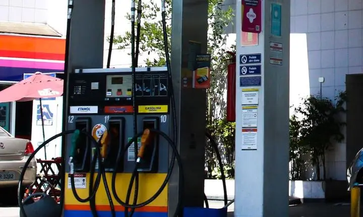 Concorrência do etanol e subvenção fazem preço da gasolina cair