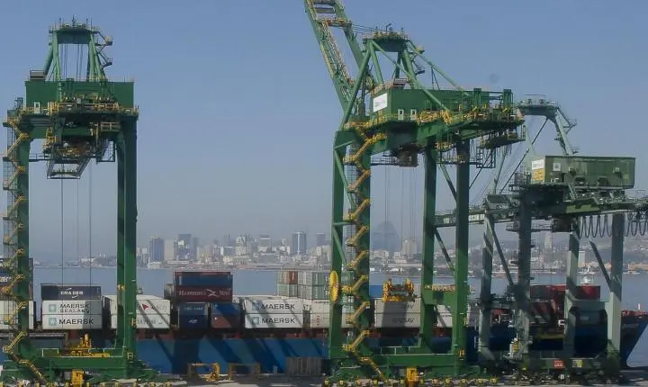 Economia brasileira cresceu 2,2% em 2025, aponta prévia da FGV